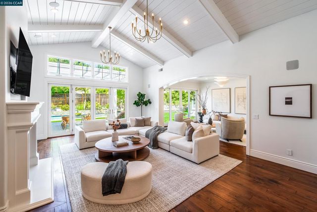3958 S Peardale Dr, Lafayette, CA 94549