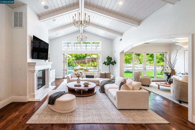 3958 S Peardale Dr, Lafayette, CA 94549
