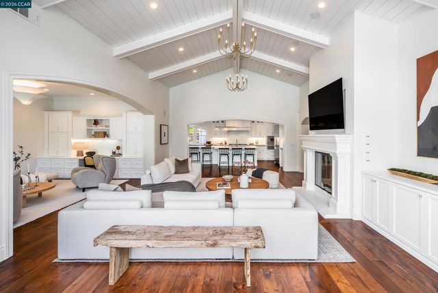 3958 S Peardale Dr, Lafayette, CA 94549