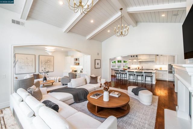 3958 S Peardale Dr, Lafayette, CA 94549