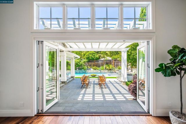 3958 S Peardale Dr, Lafayette, CA 94549