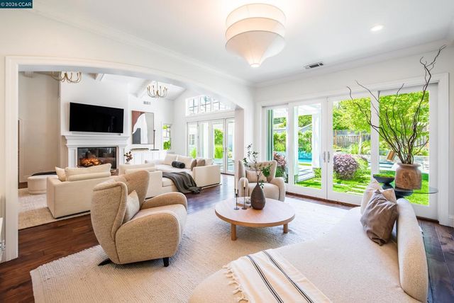 3958 S Peardale Dr, Lafayette, CA 94549