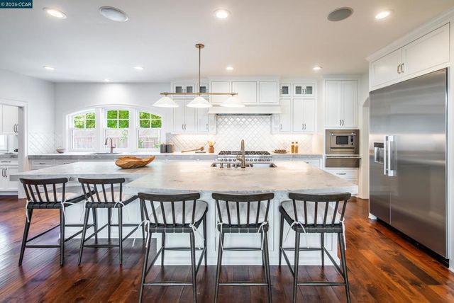 3958 S Peardale Dr, Lafayette, CA 94549