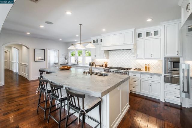 3958 S Peardale Dr, Lafayette, CA 94549