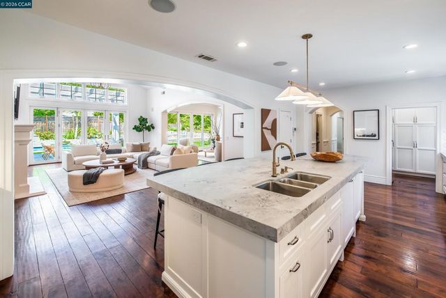 3958 S Peardale Dr, Lafayette, CA 94549