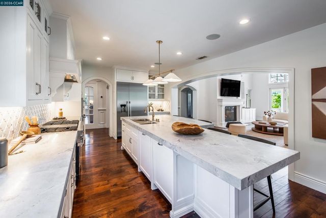 3958 S Peardale Dr, Lafayette, CA 94549