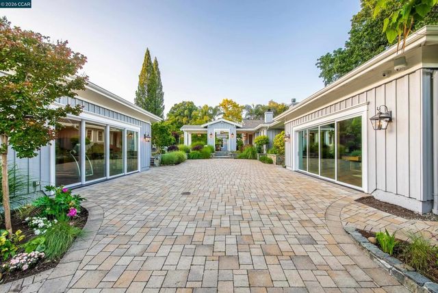 3958 S Peardale Dr, Lafayette, CA 94549