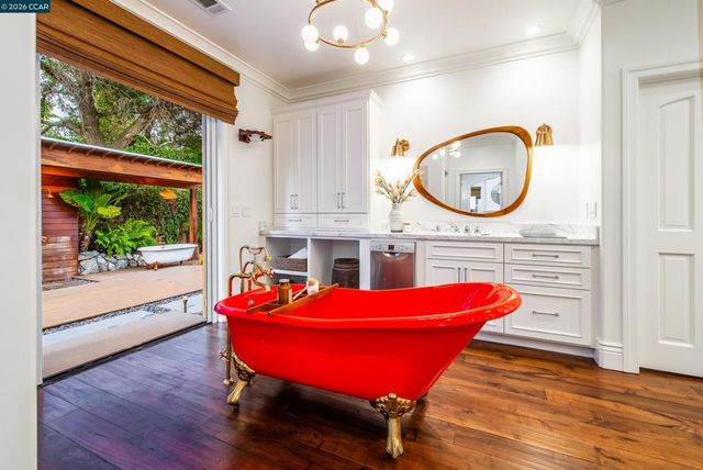 3958 S Peardale Dr, Lafayette, CA 94549