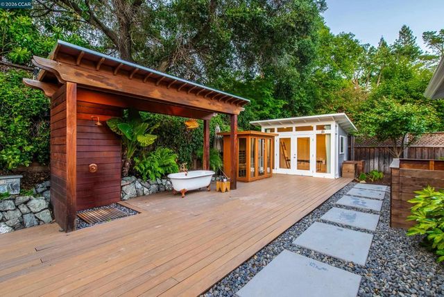 3958 S Peardale Dr, Lafayette, CA 94549