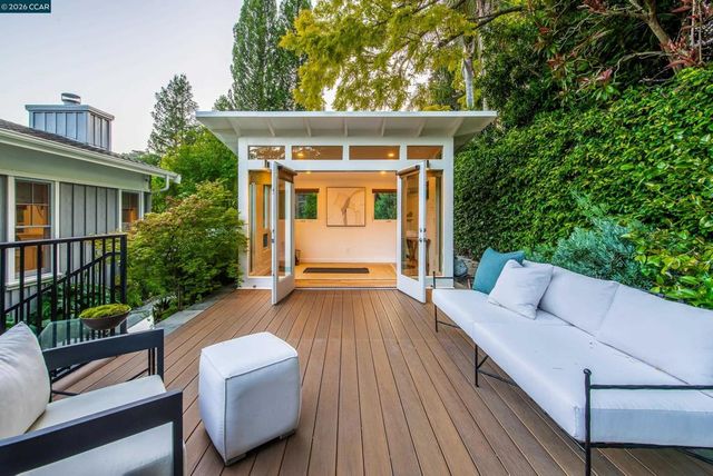 3958 S Peardale Dr, Lafayette, CA 94549