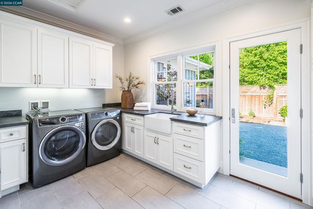 3958 S Peardale Dr, Lafayette, CA 94549