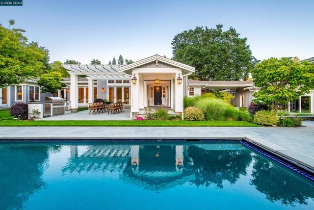 3958 S Peardale Dr, Lafayette, CA 94549