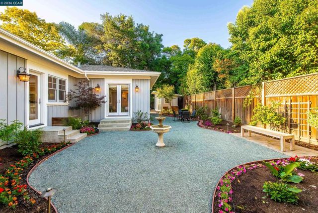 3958 S Peardale Dr, Lafayette, CA 94549