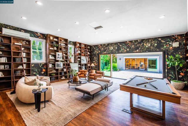 3958 S Peardale Dr, Lafayette, CA 94549