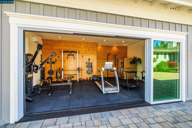 3958 S Peardale Dr, Lafayette, CA 94549