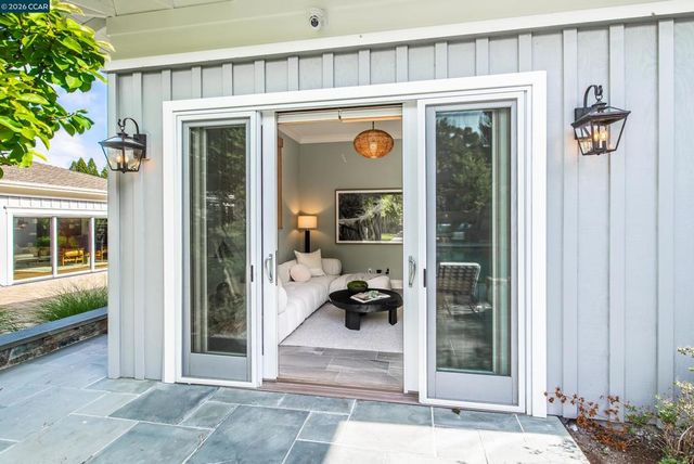 3958 S Peardale Dr, Lafayette, CA 94549