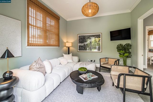 3958 S Peardale Dr, Lafayette, CA 94549