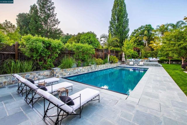 3958 S Peardale Dr, Lafayette, CA 94549