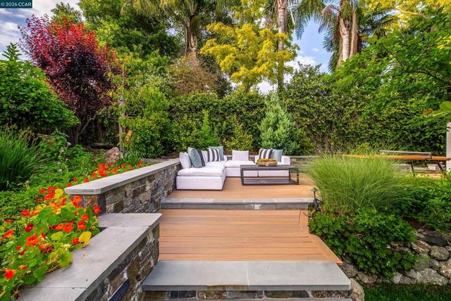 3958 S Peardale Dr, Lafayette, CA 94549