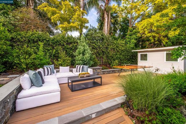 3958 S Peardale Dr, Lafayette, CA 94549