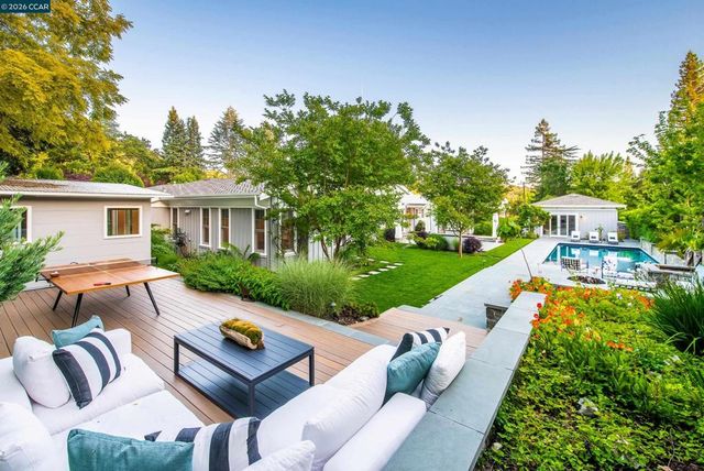 3958 S Peardale Dr, Lafayette, CA 94549