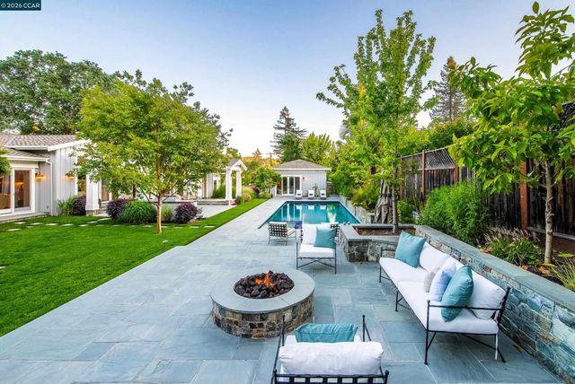 3958 S Peardale Dr, Lafayette, CA 94549
