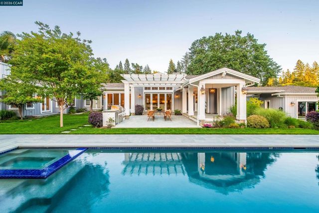 3958 S Peardale Dr, Lafayette, CA 94549