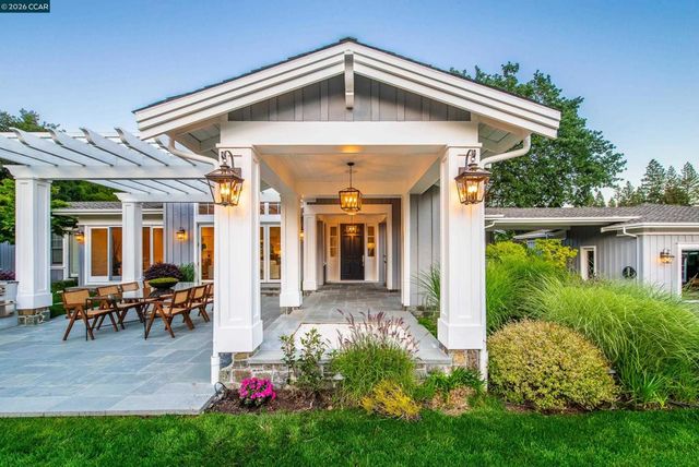 3958 S Peardale Dr, Lafayette, CA 94549