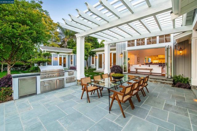 3958 S Peardale Dr, Lafayette, CA 94549