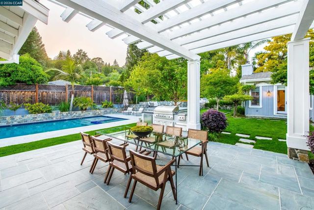 3958 S Peardale Dr, Lafayette, CA 94549