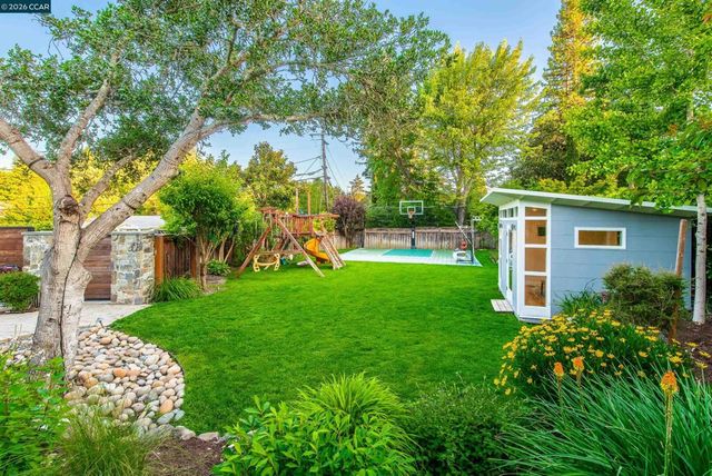 3958 S Peardale Dr, Lafayette, CA 94549