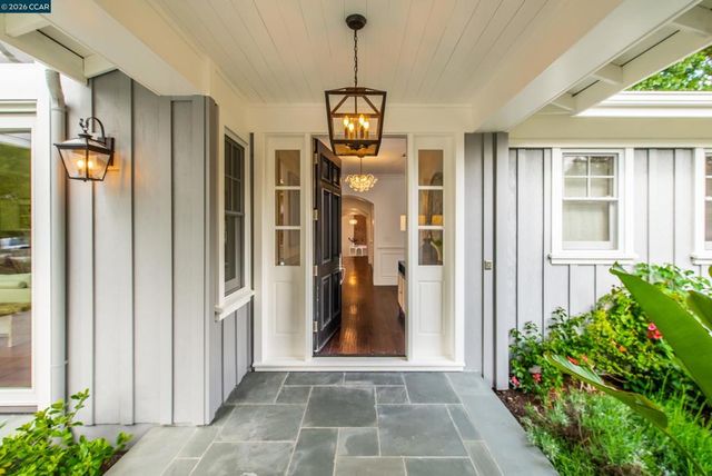 3958 S Peardale Dr, Lafayette, CA 94549