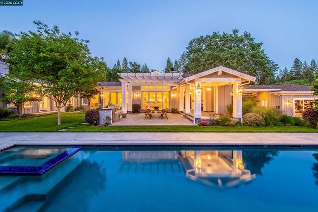 3958 S Peardale Dr, Lafayette, CA 94549