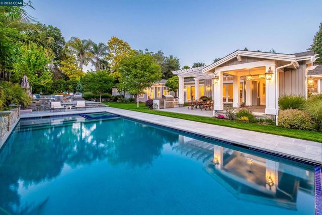 3958 S Peardale Dr, Lafayette, CA 94549