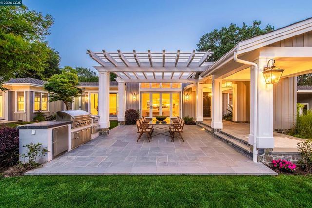 3958 S Peardale Dr, Lafayette, CA 94549