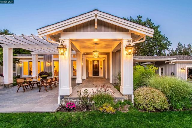 3958 S Peardale Dr, Lafayette, CA 94549
