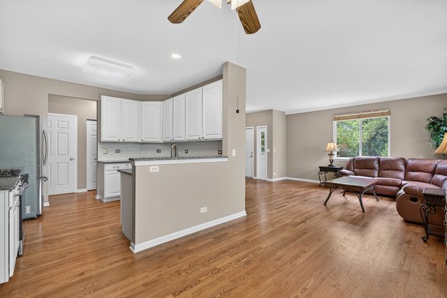 4323 Blue Iris Court 4323, Island Lake, IL 60042
