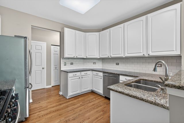4323 Blue Iris Court 4323, Island Lake, IL 60042