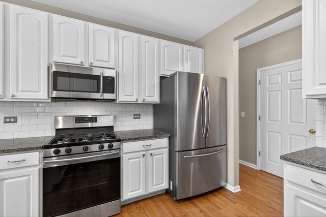 4323 Blue Iris Court 4323, Island Lake, IL 60042