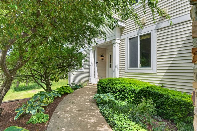 4323 Blue Iris Court 4323, Island Lake, IL 60042