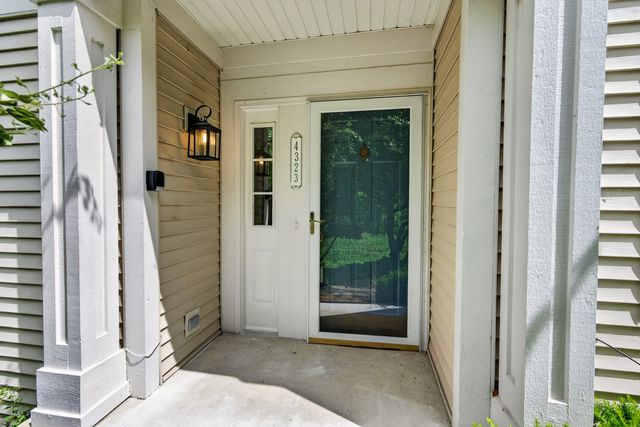4323 Blue Iris Court 4323, Island Lake, IL 60042