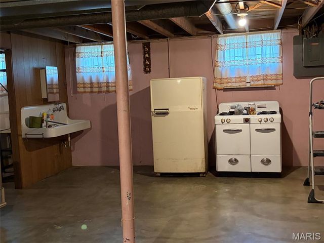 10204 Dacey Drive, Dellwood, MO 63136