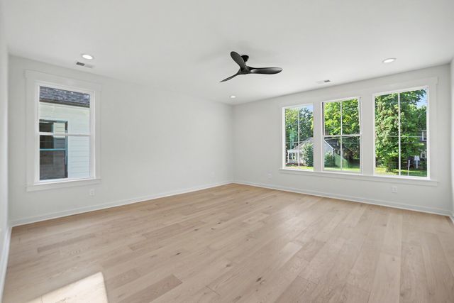 1112 Caldwell Ln, Nashville, TN 37204