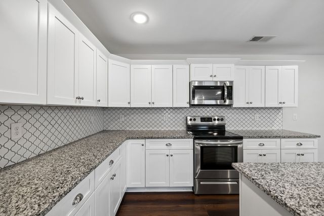 1016 Forestwood Rd, Ashland City, TN 37015