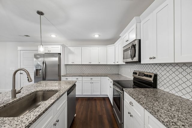 1016 Forestwood Rd, Ashland City, TN 37015