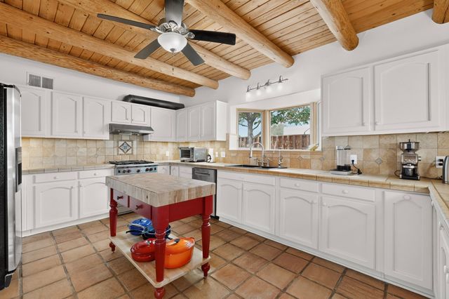39 Cuesta Road, Santa Fe, NM 87508