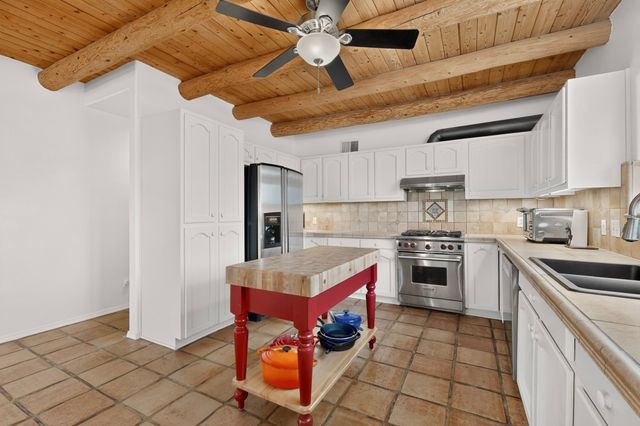 39 Cuesta Road, Santa Fe, NM 87508