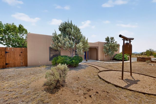 39 Cuesta Road, Santa Fe, NM 87508