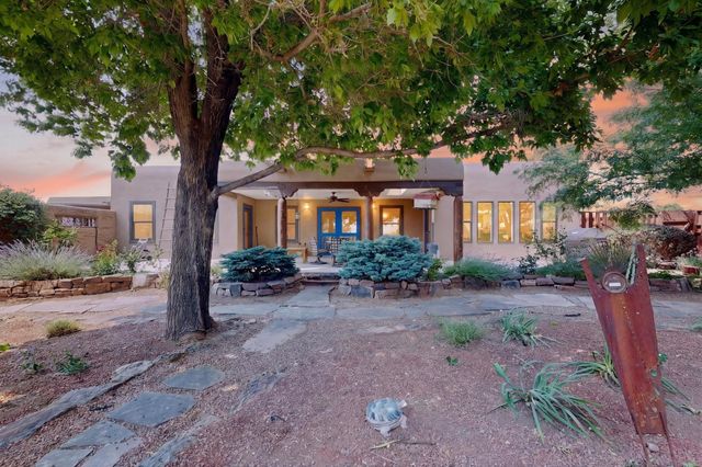 39 Cuesta Road, Santa Fe, NM 87508
