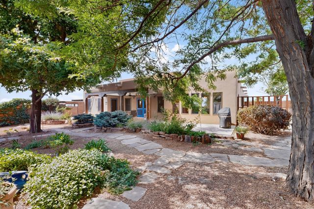 39 Cuesta Road, Santa Fe, NM 87508